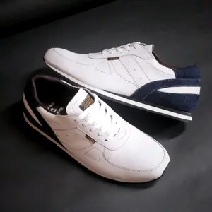 Sepatu Pria Kasual Sneakers Temali Kulit Asli