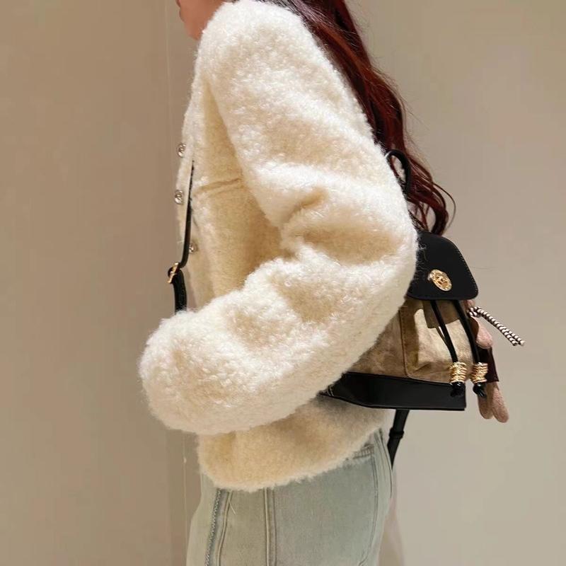 Product Introduction of Oil Painting Light and Shadow Niche High-Grade Backpack New Popular Super Popular Portable Shoulder Messenger Bag 8