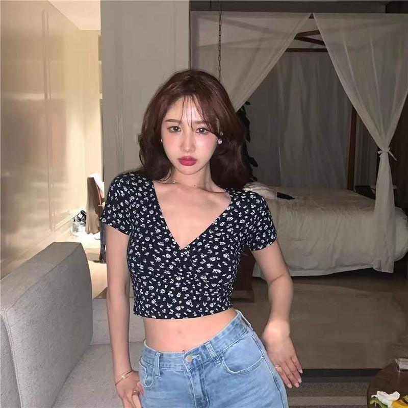 Product Introduction of Áo Thun Hoa Cổ Điển Mỹ Thiết Kế Chéo Cổ Chữ V, Dáng Ôm, Cropped Xén, ngắn Tay Áo, Áo Cánh Nữ Top Shirt Women 11