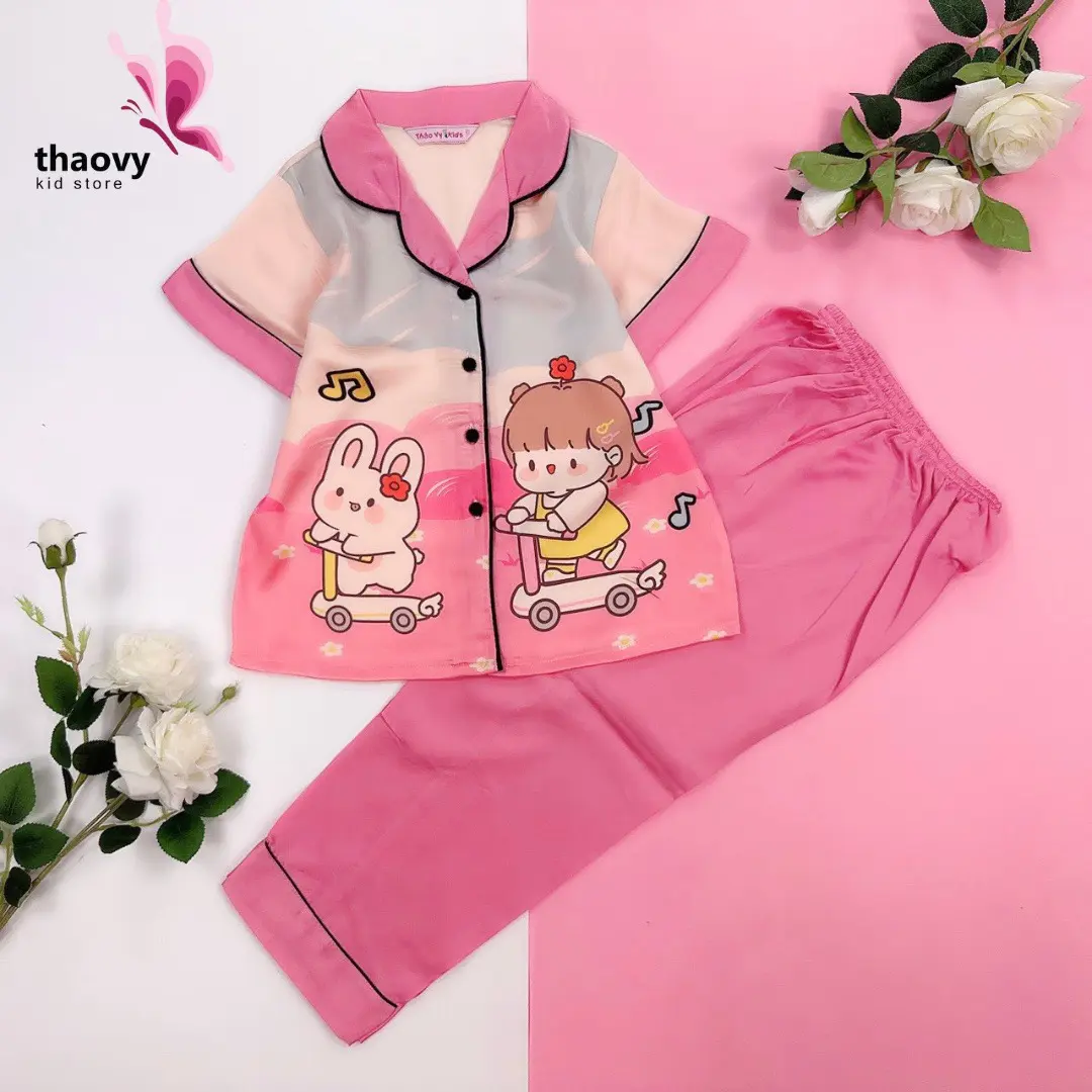 [10-57Kg] Bộ Pijama Họa Tiết Bé Và Thỏ tay ngắn quần dài Vải Lụa Cao Cấp - ThaoVySleepwear - Xanh Rêu Đỏ Hồng Tím - Quần Áo Ngủ Pijama Nữ - Bé Gái - Bộ Ngủ Lụa Đồ Bộ Mặc Nhà Homewear Sleepwear Không Nhăn Co Giãn Không Xù Giặt Không Rút