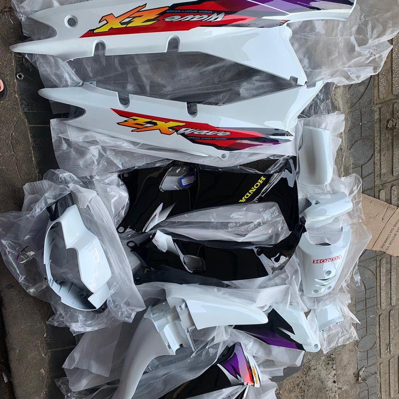 Dàn áo thay thế hàng công ty thương hiệu HƯNG THỊNH.dùng cho xe wave ZX màu trắng đen,chất liệu mủ abs ráp tương đối khít Phụ Tùng Phụ Kiện