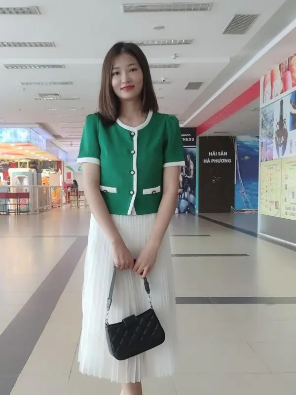 Ladies fashion Áo kiểu cộc tay viền cổ phối tròn nữ . Thời trang công sở , thiết kế trẻ trung Top Sơ Mi Shirt Màu Trắng Women Cổ Tròn 0