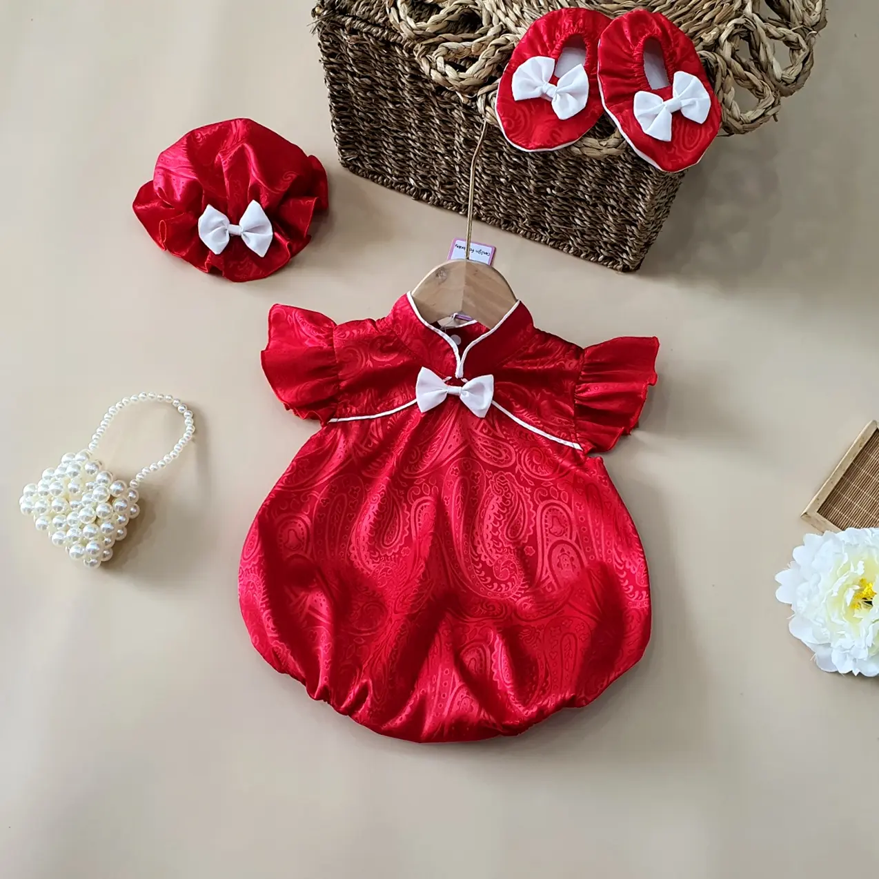 body váy đỏ bé gái dễ thương [̣̆ ̀ mũ+ giày vải Su Shop- body thiết kế sinh nhật thôi nôi cho bé Sandal