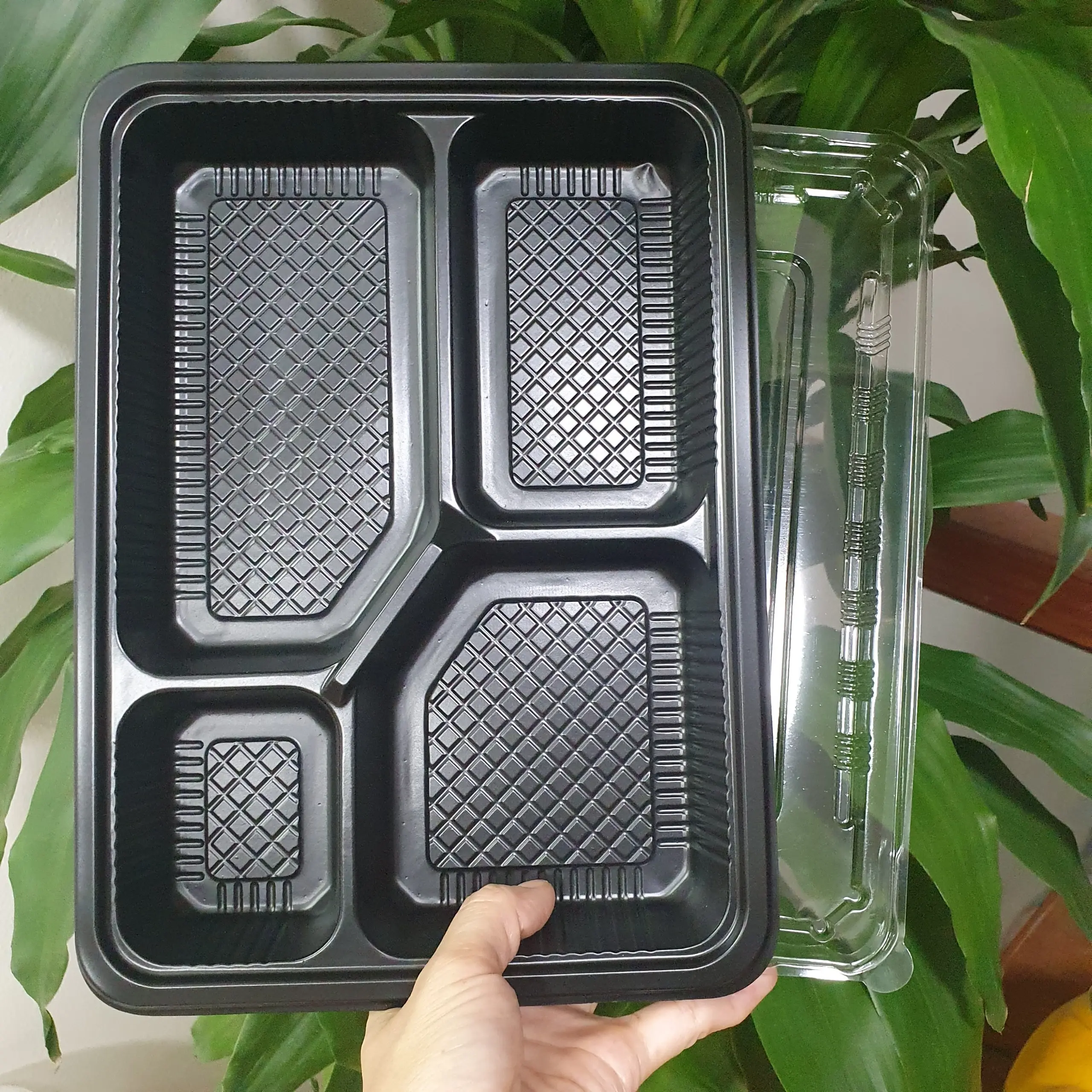 Sỉ 50 Khay Nhựa Đen 4 ngăn HT25 MẠNH ĐỨC kèm nắp dùng cho cơm văn phòng, quán ăn.