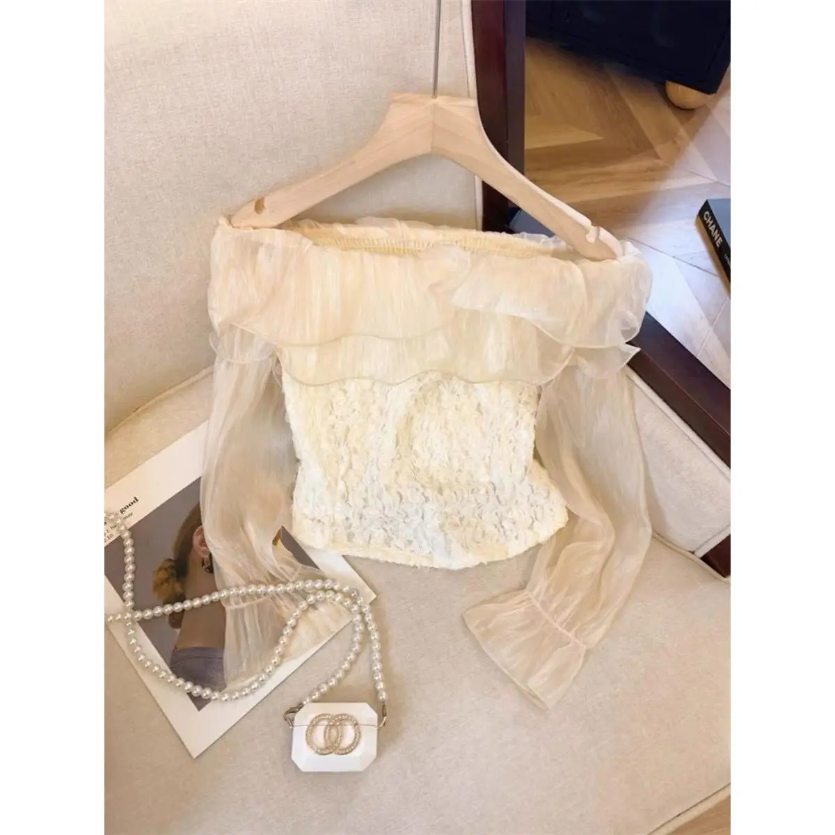 Quần Áo Nữ, OOTD, Bộ Sưu Tập Xuân Mới, Thiết Kế Dễ Thương Và Gợi Cảm, Phong Cách Pháp, Trễ Vai Xếp Nhún, Thiết Kế Đẹp, Áo Ren Cropped Độc Đáo, Thích Hợp Cho Năm 2025