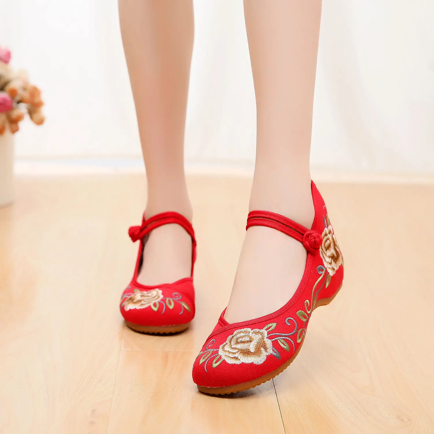 Giày Vải Hoa Tulip, Hàng Mới Về Cho Mùa Lò Xo, Mùa Hè Và Mùa Thu, Giày Bông Thêu Đế Gân Cho Nữ, Phong Cách Dân Tộc, Thích Hợp Khi Múa Quảng Trường, Giày Nữ