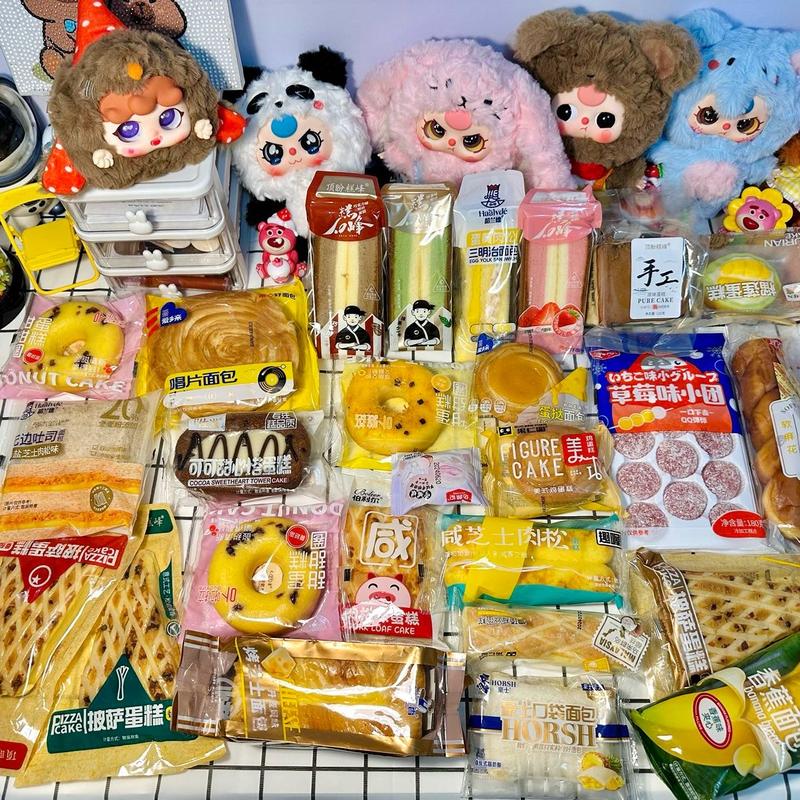 Bánh Mix Bông Lan 2kg - THAY ĐỔI THEO NGÀY - Sản Phẩm Ăn Vặt Tiện Lợi - Food Snack Bánh Bông Lan Bánh mochi Bánh mì - Hình ảnh mang tính chất minh hoạ