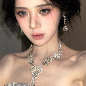 Kalung dan Anting-Anting Rumbai, Penuh Berlian, Sangat Berkilauan, Sesuai untuk Sebarang Majlis