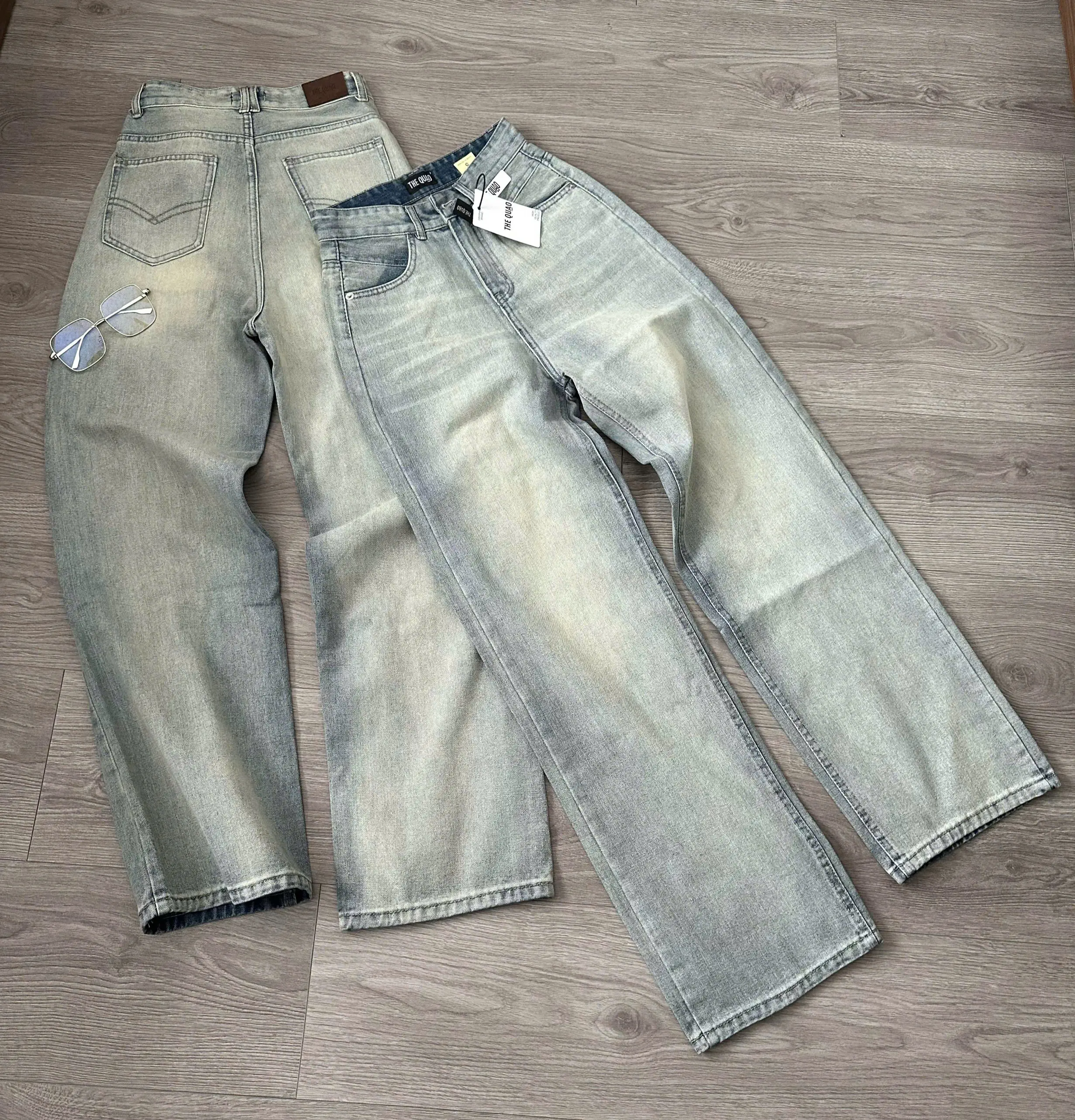 THE QUẠO - Quần Jeans Nữ Lưng Cao Ống Rộng Dáng Thêu Túi R0910_R536