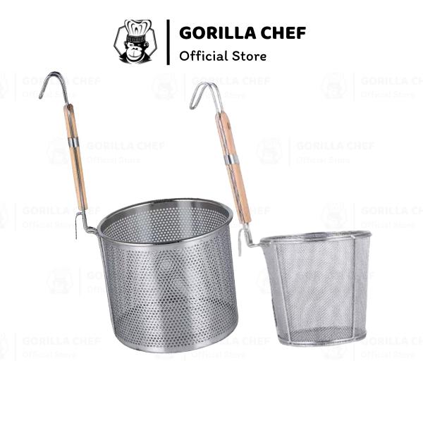 Vợt trụng hủ tiếu mì, phở inox Gorilla Chef có quai treo trên thành nồi và tay cầm gỗ cách nhiệt 0