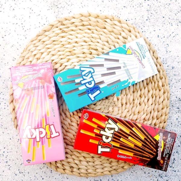 Lốc 13 hộp bánh Bánh que ticky Thái Lan