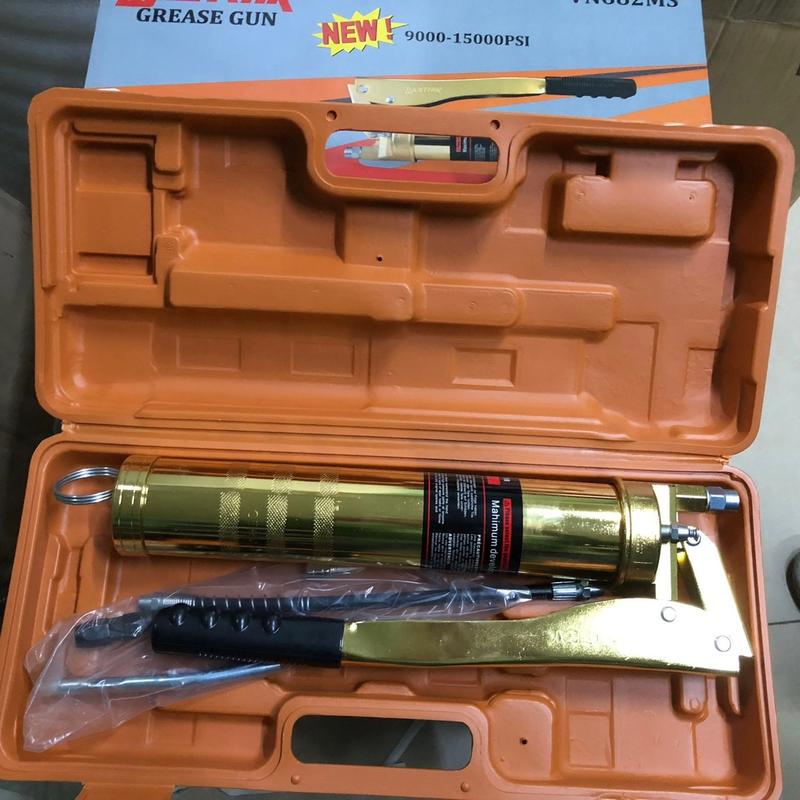 Bơm mỡ sâu 2ty 900cc 1
