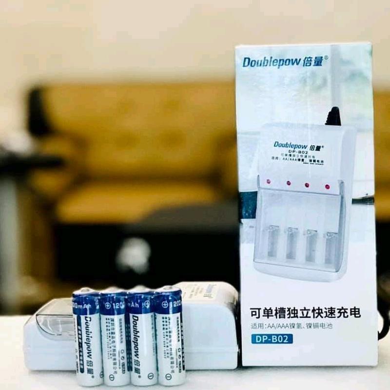 Combo bộ sạc pin tiểu đa năng DP-BO2 và 4 viên pin tiểu sạc AA dung lượng 1200mah(sạc đèn luôn báo đỏ)