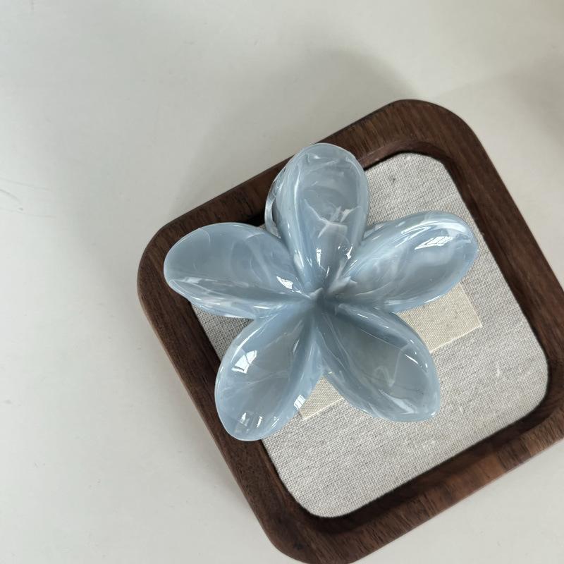 Product Introduction of Giảm 50% off Kẹp Lấy Frangipani Nhòe, Siêu Thanh Lịch, Thiết Kế 2024 kẹp  tóc kẹp  tóc bó  hoa sứ Women kẹp  hoa lan kẹp  tóc player  149 hair clip trâm  cài bỉ ngạn Càng Cua Cua Voan Giày kẹp  tóc bông Voi Flower kep  cozy 26