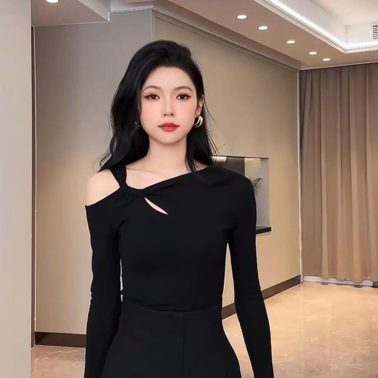 Áo body dài tay lệch vai hottrend ,phong cách Hàn Quốc sang chảnh