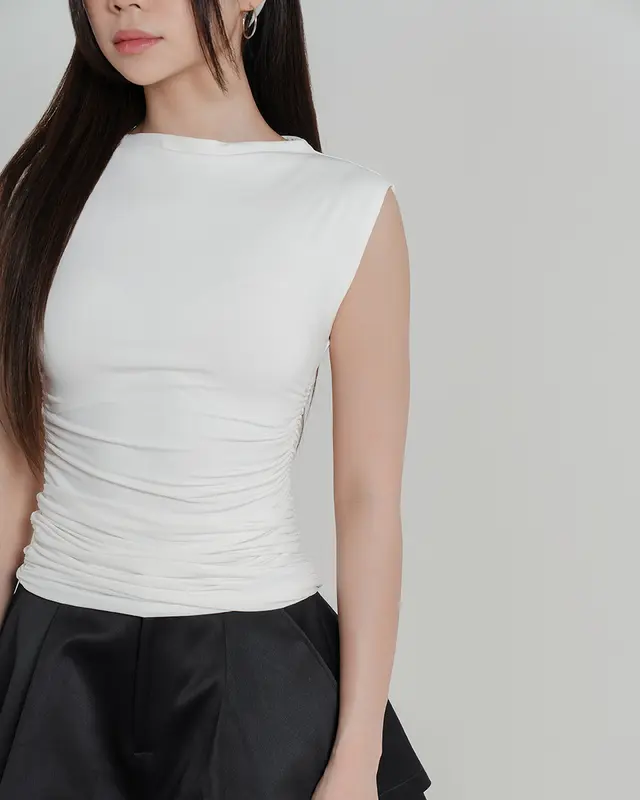 Evertops -1.0 / Lilou Ruched Top / Atasan Wanita Polos Slim-fitting 2