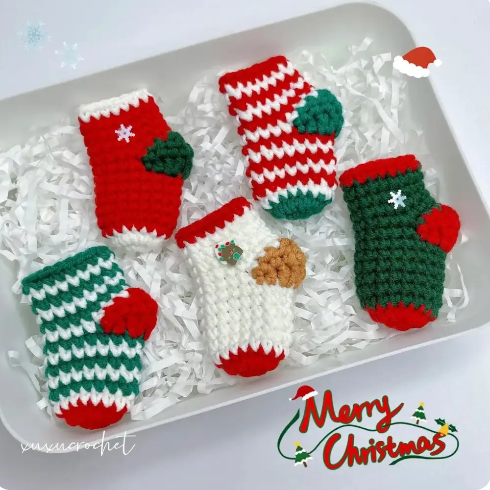 Móc khoá tất noel giáng sinh handmade bằng len xinh xắn dễ thương