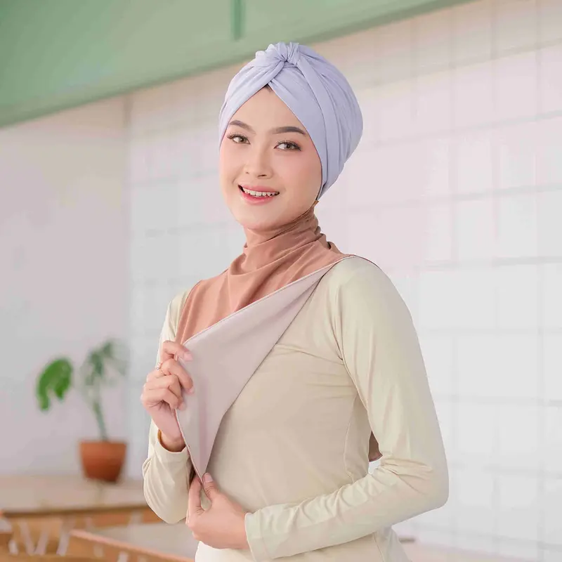 Manset Leher Premium Winonamodest - CAROLE TURTLENECK COLLAR. Penutup leher dua warna Elegan yang bisa dipakai bolak-balik. 1