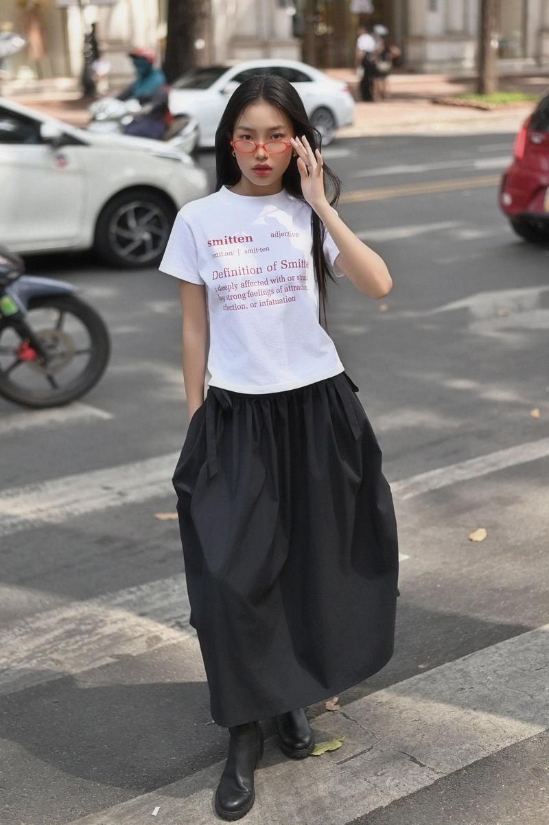 Product Introduction of OLALASTUDIO Áo thun Baby Tee White/Black in họa tiết chữ 10