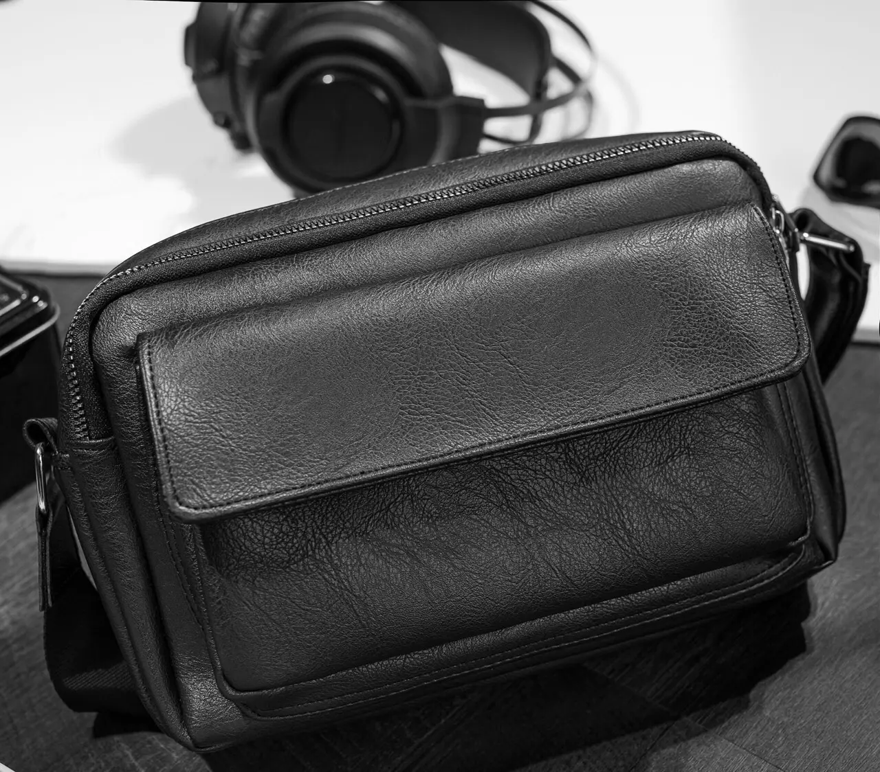 TÚI ĐEO CHÉO UNISEX MESSBAG DA PU Đeo Vai Nhung