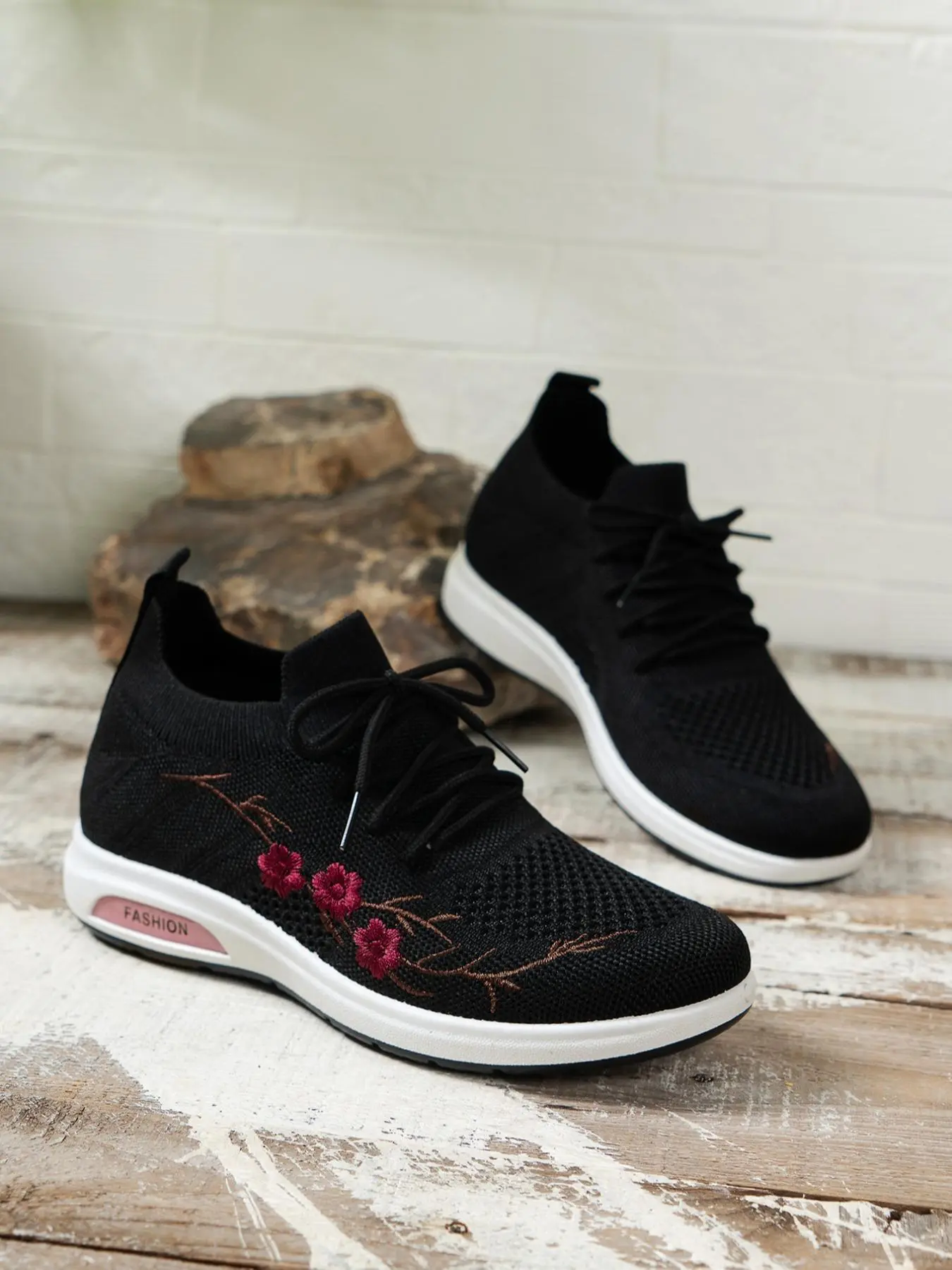 Women's Fashion Embroidered Floral Pattern Lace Up Low Top Sneakers, Casual Sporty Shoes For Daily Wear