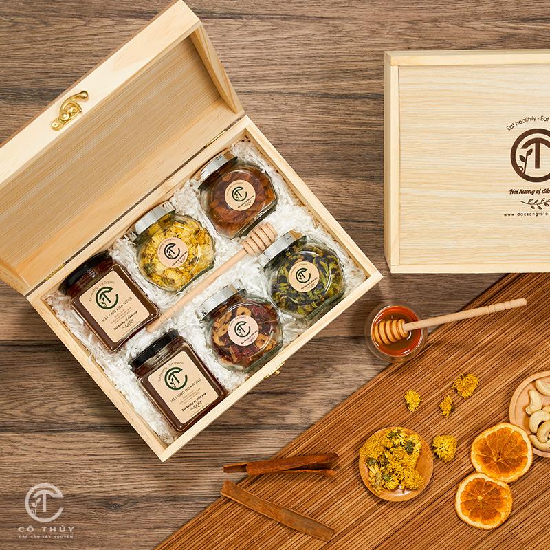 Set quà tặng cao cấp trà thảo mộc & mật ong CTG330 Hộp Gỗ Thông + Túi + Gáo Múc Mật Ong - Tặng Thiệp 0