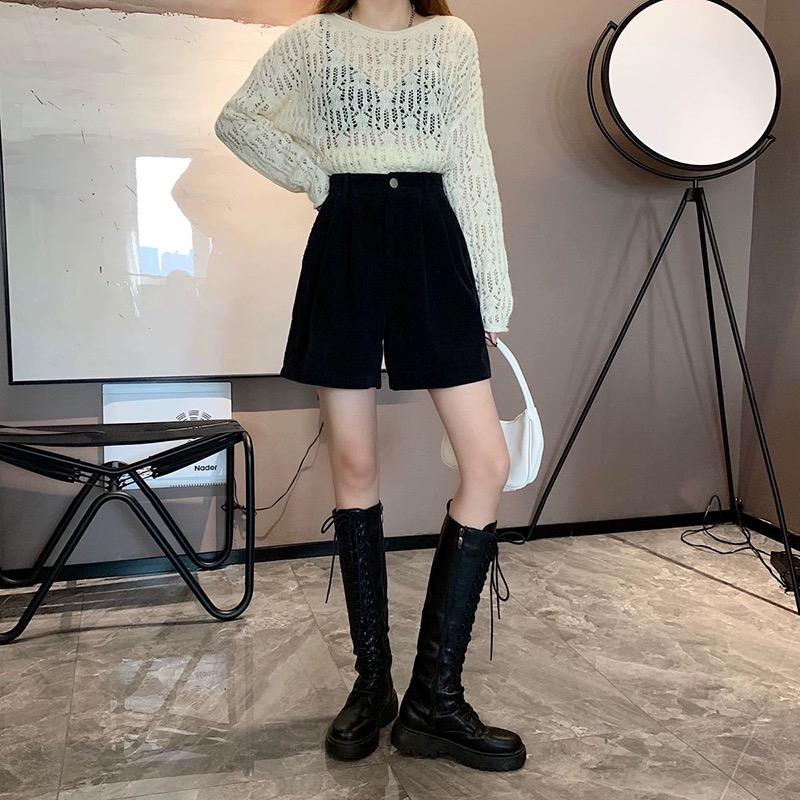 Product Introduction of Corduroy Fabric Plain High Waist Womenswear Shorts: Retro Style, Two Pocket, Working Metal Zipper, Bottom 4
