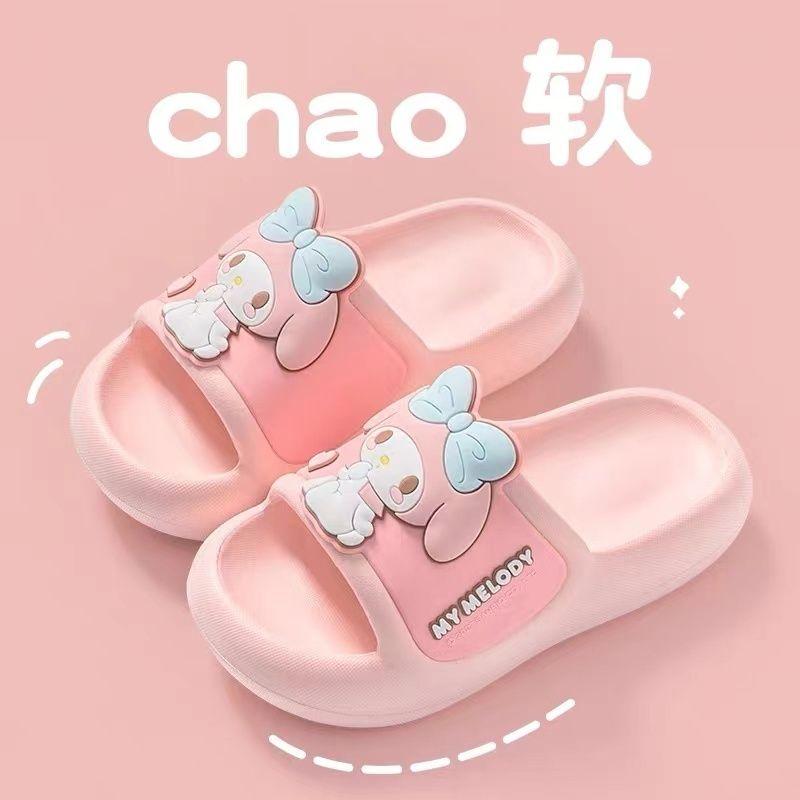 Dép Đi Trong Nhà Trẻ Em, Sanrio Siêu Mềm Và Dễ Thương, Hàng Mới Về 2024, Thích Hợp Cho Mùa Hè, Thiết Kế Dễ Thương Cho Bé Gái, Dép Xăng Đan Bé Gái Chống Trượt Khi Tắm, Cảm Giác Đi Bộ Trên Mặt Đất 0