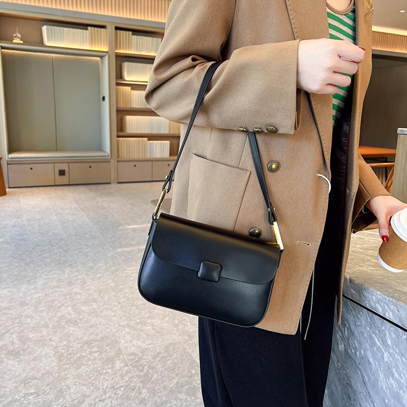 Túi đeo chéo nữ phong cách Hàn Quốc đeo chéo, khoá nhỏ hình vuông đơn giản Bag Da Kem Đeo Vai 6