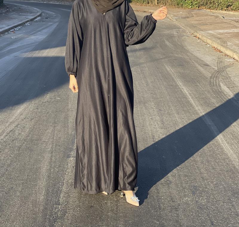 RIBBED ABAYA WITH PUFFED SLEEVES 4