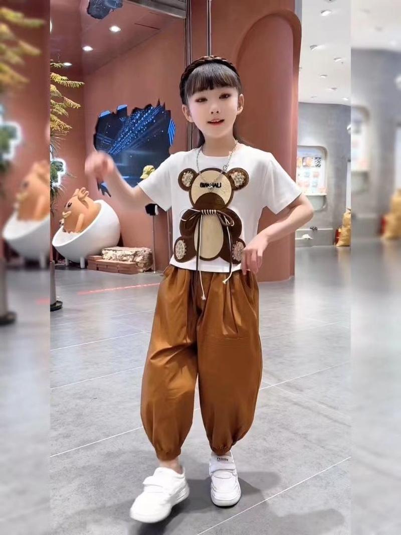 Product Introduction of Bộ Đồ Mùa Hè Cho Bé Gái, Cỡ Trung Bình Và Lớn, Thời Trang Mới, Thiết Kế Gấu Hoạt Hình, ngắn Tay, Phong Cách Thường Ngày Dáng Rộng Vừa Vặn, Quần Hai Mảnh, 2023 9