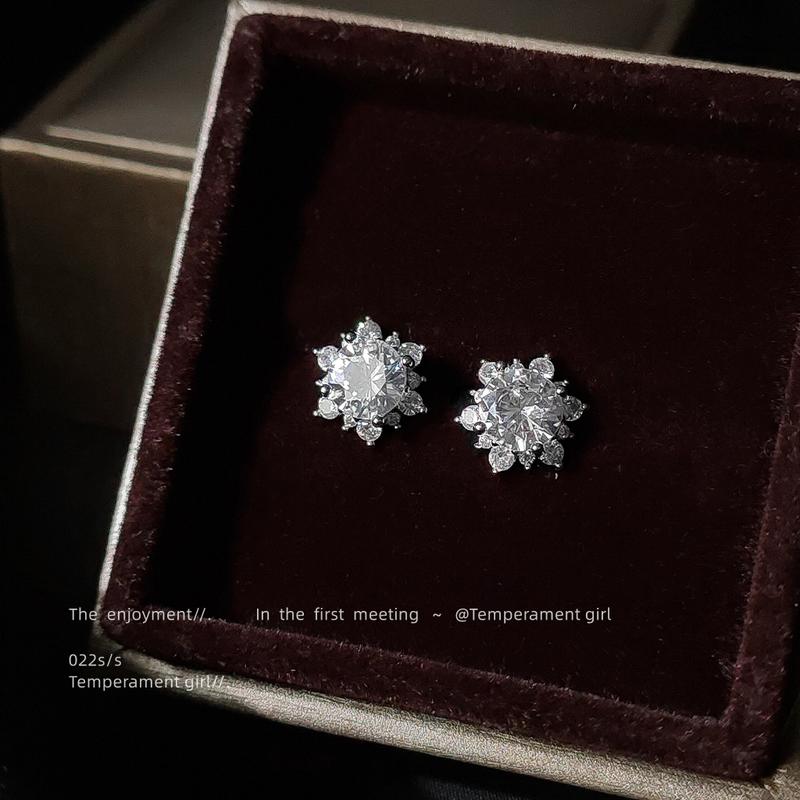Product Introduction of High-Quality Zirconia Shiny Mini Version 925 Earrings for Women Elegant Simple Daily Commuting Ear Jewelry 2