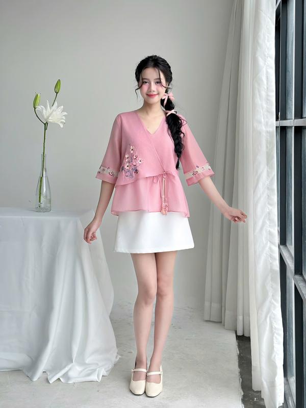 Áo Babydoll 2 lớp tơ hồng ODS thiết kế cổ V, thân trước vạt chéo nơ eo, thêu hoa lá, tay loe trẻ trung năng động - SIB84