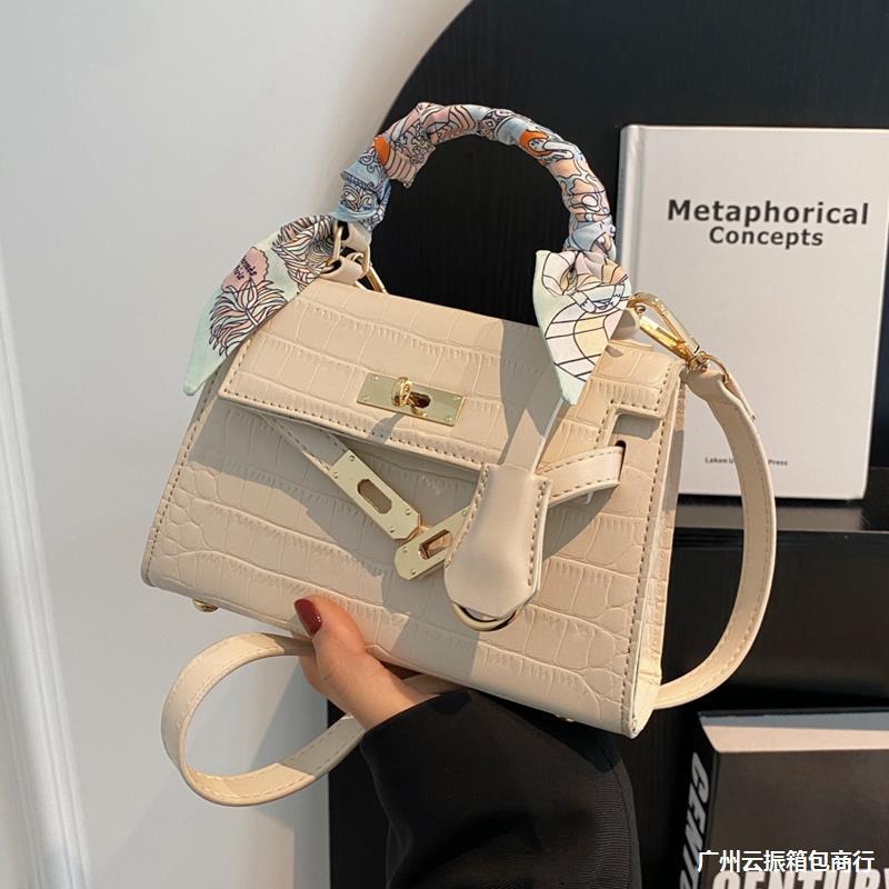 Product Introduction of Túi Xách Nữ H.M Đeo Chéo Đeo Vai Quai Xách Da Pu Vân Cá Sấu Mix Khăn Đi Tiệc Đi Chơi Sang Chảnh MIQI BAG TX-103 12