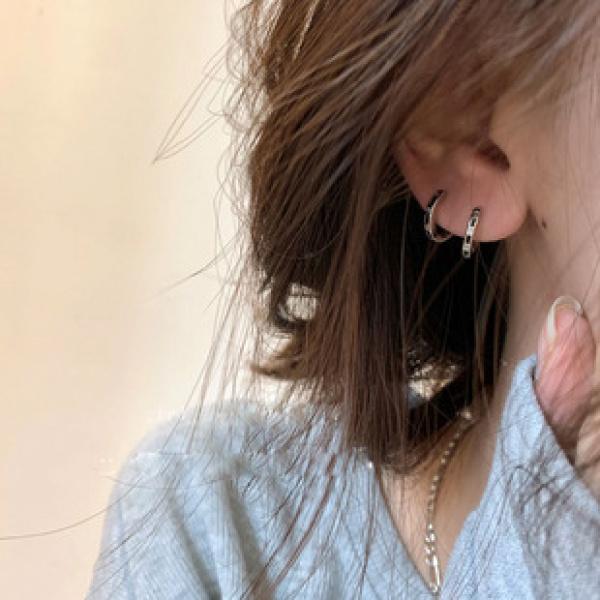 Product Introduction of S925 Silver C- Shaped Earrings Female South Korea Elegant High Sense Online Red Light Surface Ear Ring Ins Niche 2022 New Fashion 9