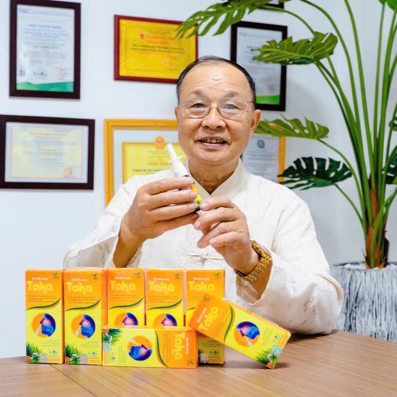 Xịt mũi xoang thảo dược Taka 2