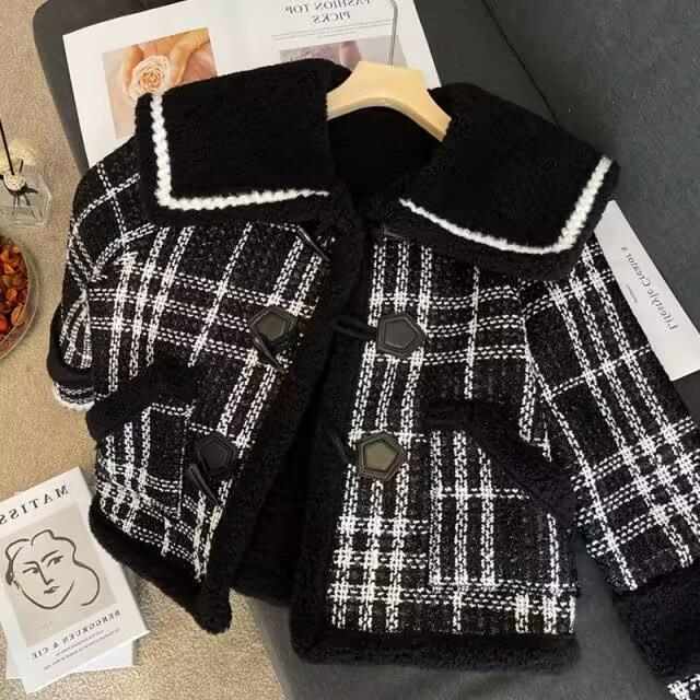 Product Introduction of Áo Crop Top Mùa Đông, Phong Cách Cổ Điển, Lót Lông Cừu, Dày Dặn, Dáng Rộng Vừa Vặn, Cổ Thủy Thủ, Áo Khoác Kẻ Sọc Nhỏ Dành Cho Nữ, Hàng Mới Về Năm 2024 6