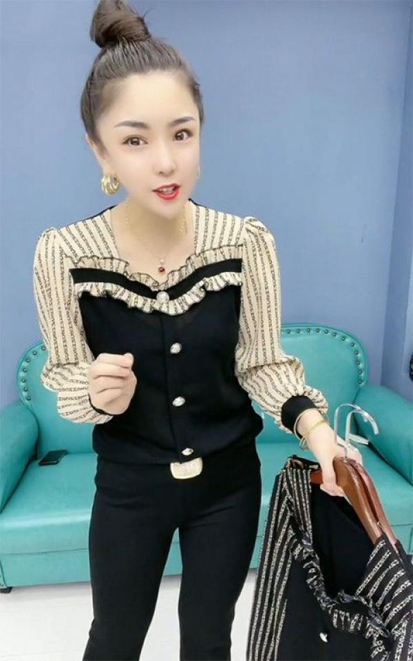 Product Introduction of Áo Thun Thời Trang, Dễ Phối Đồ, Cổ Vuông, Thiết Kế Chữ Cái, Tay Áo Dài, Thích Hợp Cho Mùa Xuân Và Mùa Thu, Áo Mặc Bên Trong, Hàng Mới Về Năm 2024 Nữ Top Cổ Tròn Sơ Mi 3