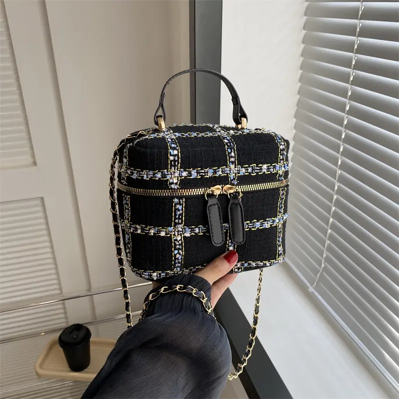 Hand Holding Bucket Bag Women's Autumn 2023 New Fashion Rhombus Chain Bag Classic Style Casual Fashion Messenger Bag