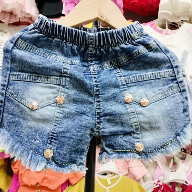 Product Introduction of Combo 3 quần jean đùi cho Bé gái, Chất jean mềm mại, thoải mái khi mặc. 3