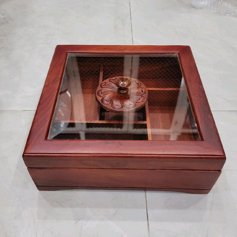 Khay đựng mứt tết bằng gỗ hương vuông kính , hộp đựng bánh kẹo ngày tết