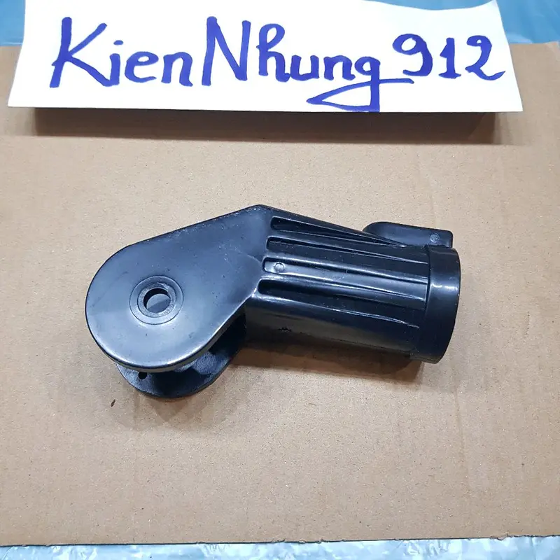 Típ cổ quạt công nghiệp , đường kính lỗ ống là 25mm , độ dày để bắt cổ là 32mm , giúp cố định phần ống sắt với thân dưới quạt 0