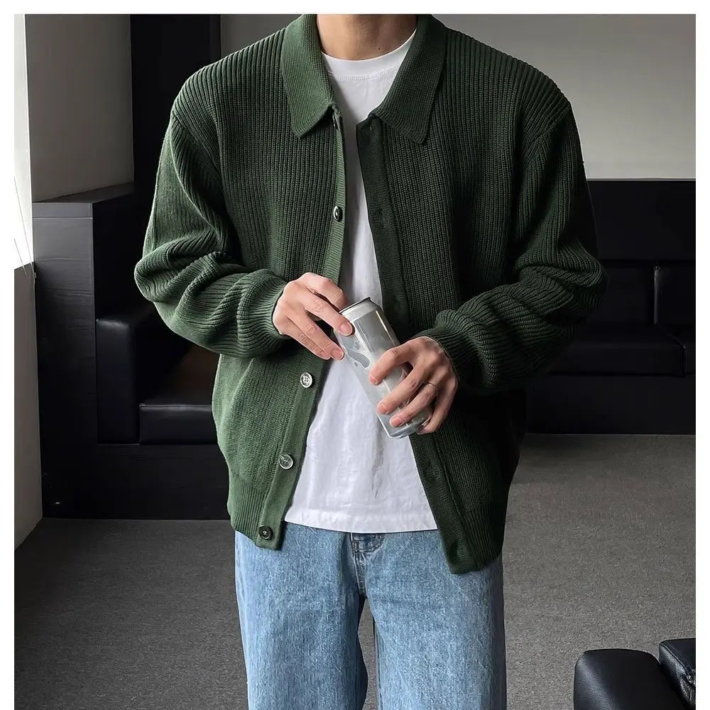 Áo Khoác Cardigan Len, Màu Xanh Lá Đậm Trơn Cổ Polo, Dáng Rộng Vừa Vặn, Thoải Mái, Mặc Mùa Thu Và Mùa Đông, Phong Cách Hàn Quốc, Thời Trang Nam, Trang Phục Thường Ngày