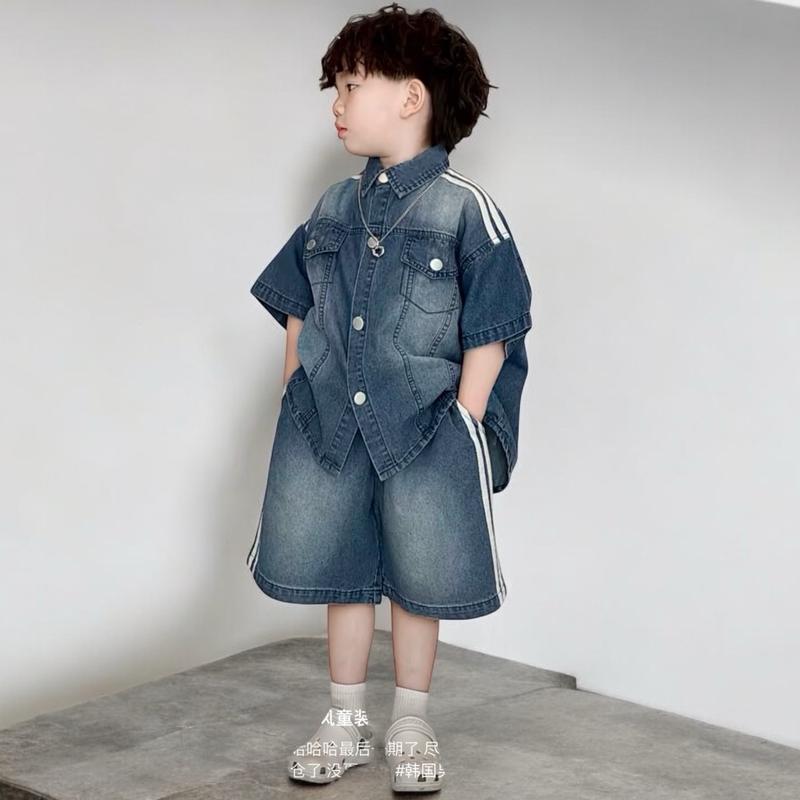  5018-  FOM TO GIẢM SZ  Bộ quần áo jean BABYBUY cộc màu xanh 2 xọc cho bé trai và bé gái 