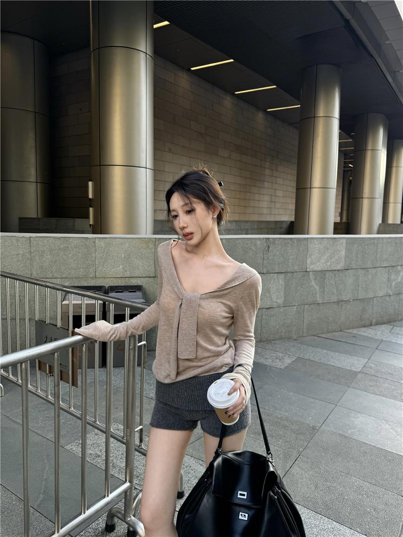 Product Introduction of Đồ Len, Màu Kaki, Cổ Chữ V, Dài Tay, Dành Cho Nữ, Dáng Ôm, Áo Lớp Nền Mỏng, Màu Trơn Áo Dễ Phối Đồ Sang Trọng, Có Ruy Băng 8