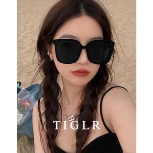 แว่นกันแดด มาใหม่ กรอบใหญ่ สำหรับผู้หญิง สไตล์ดาราอินเทอร์เน็ต สตรีทช็อต แว่นกันแดด M เหมาะสำหรับขับรถ อินเทรนด์ สำหรับผู้ชาย