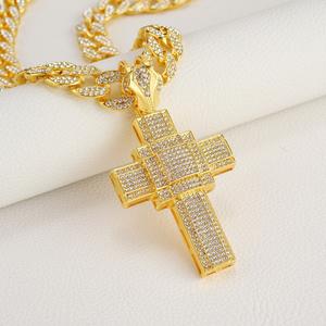 สร้อยคอจี้ไม้กางเขนเพชรเต็ม สำหรับผู้ชายและผู้หญิง ชุดเพชรอัลลอยด์ โซ่คิวบา สินค้าขายดี，เครื่องประดับพังค์และฮิปฮอป, ฝังเพชร, บุคลิกภาพเกินจริง,เครื่องประดับอินเทรนด์，ดีไซน์เรียบง่าย，ทันสมัย และสง่างาม，หรูหราและน่าทึ่ง，เครื่องประดับอินเทรนด์