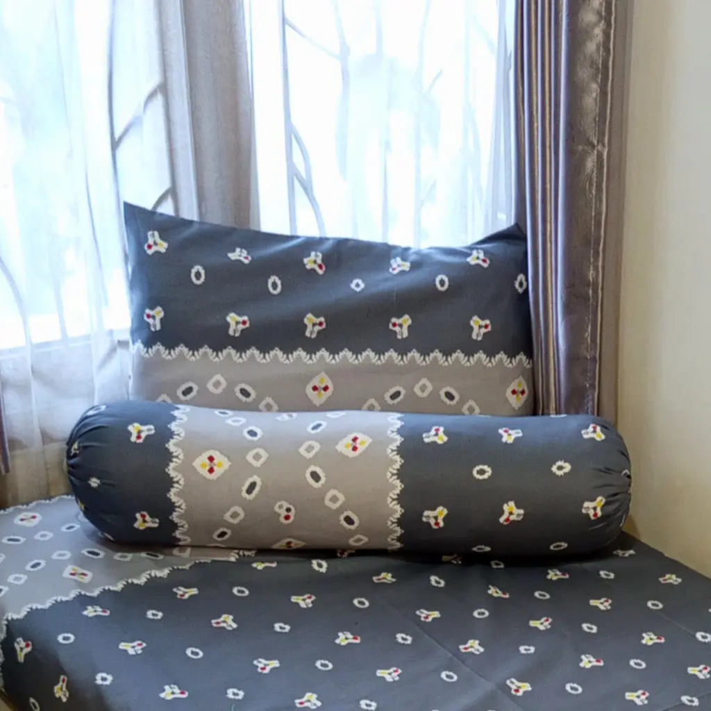 Sarung Bantal Dan Guling Motif Jumputan & Batik - Shop | Tokopedia