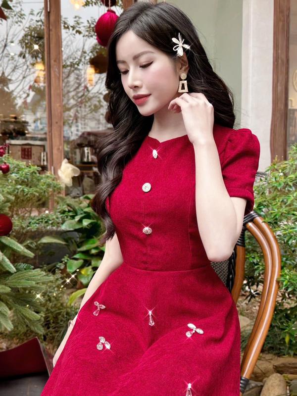 V5562 SẴN/GIAO NGAY VÁY ĐẦM ĐỎ ĐI TIỆC, VÁY NỮ XINH DÁNG MIDI ĐÍNH HẠT DRESS/WOMEN Nhung Voi 4