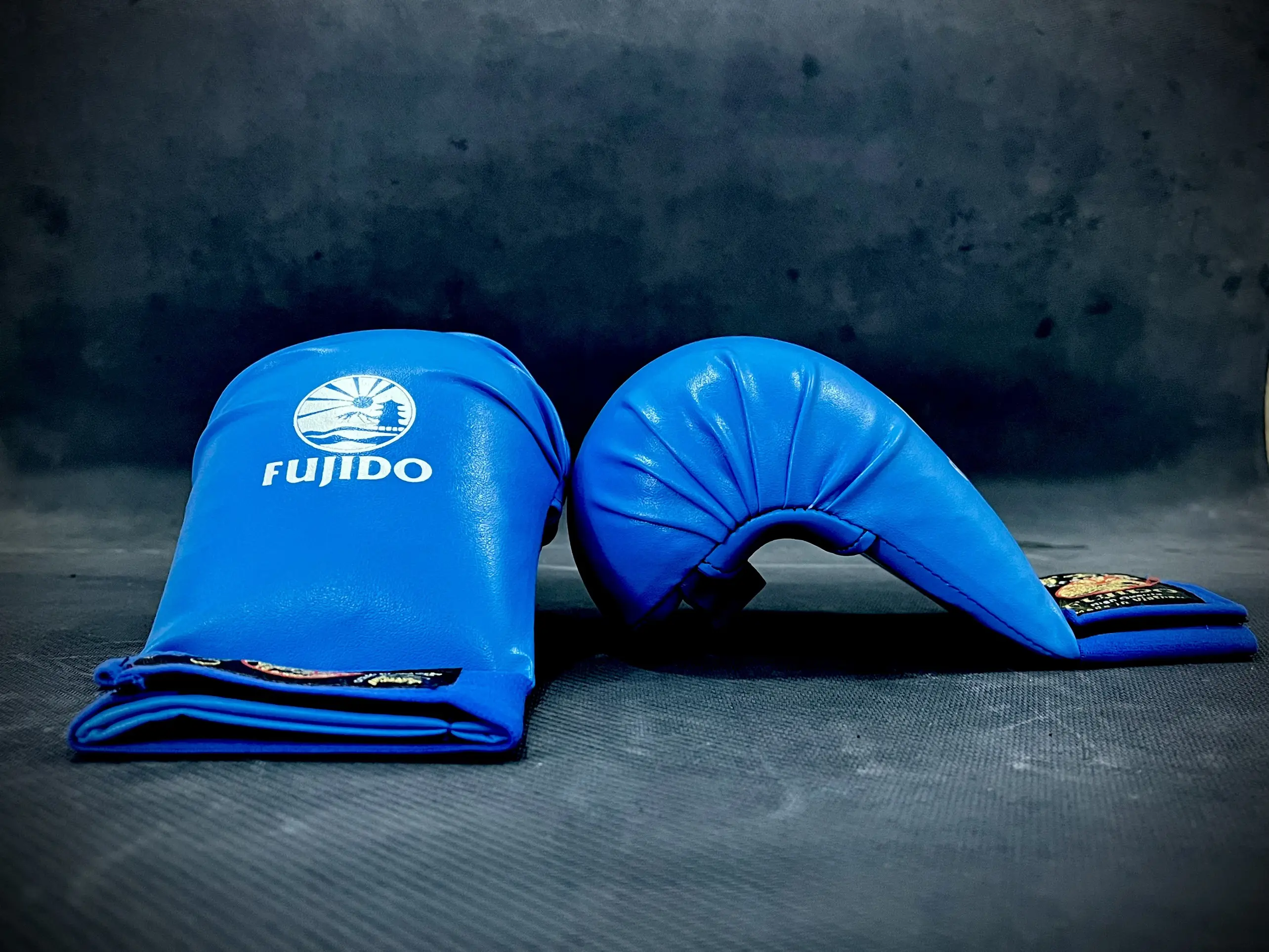 Găng Karate tập luyện và thi đấu giá sỉ 119k/đôi - Fujido Sport
